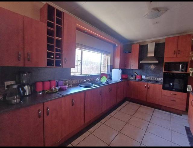 3 BEDROOM HOUSE FOR SALE IN BOOYSENS